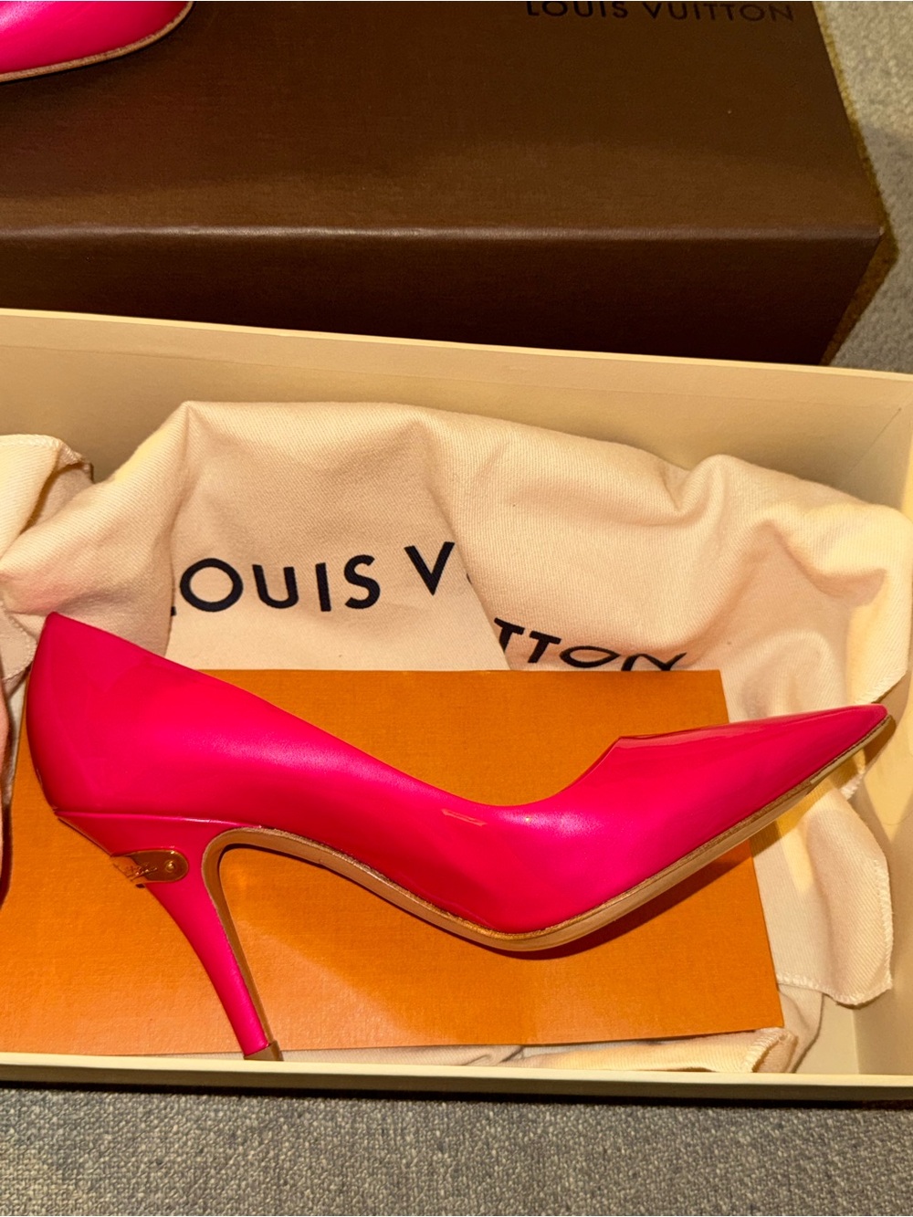 Louis Vuitton Fuchsia Pointed-Toe Leather Pump